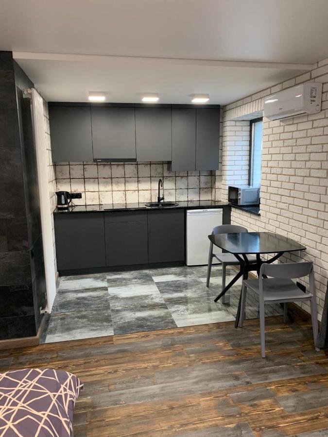 Уютная Квартира Возле Метро 23 Августа Apartamento Carcóvia Exterior foto